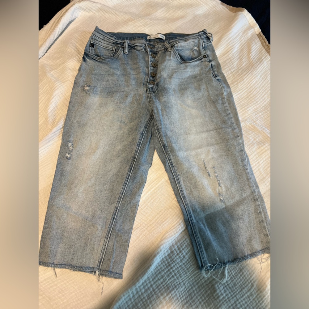 Kancan button fly capris